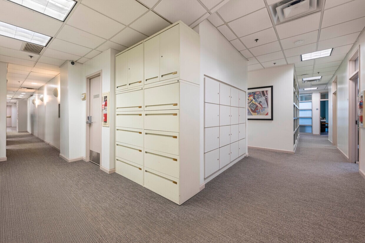 160 W 86th Street, Commercial