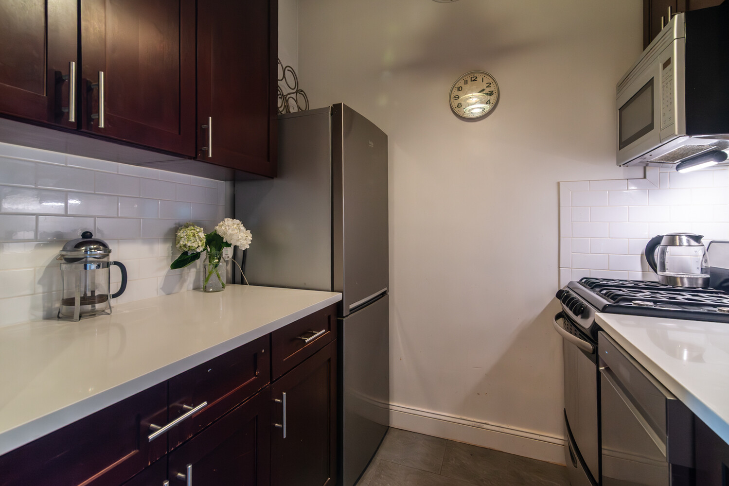 99 BANK Street 7Q