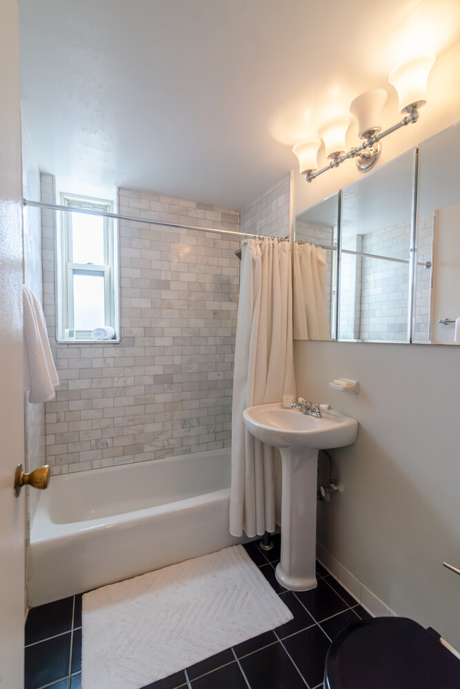 99 BANK Street 7Q