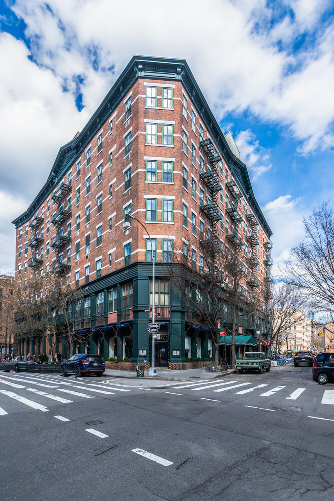 99 BANK Street 7Q