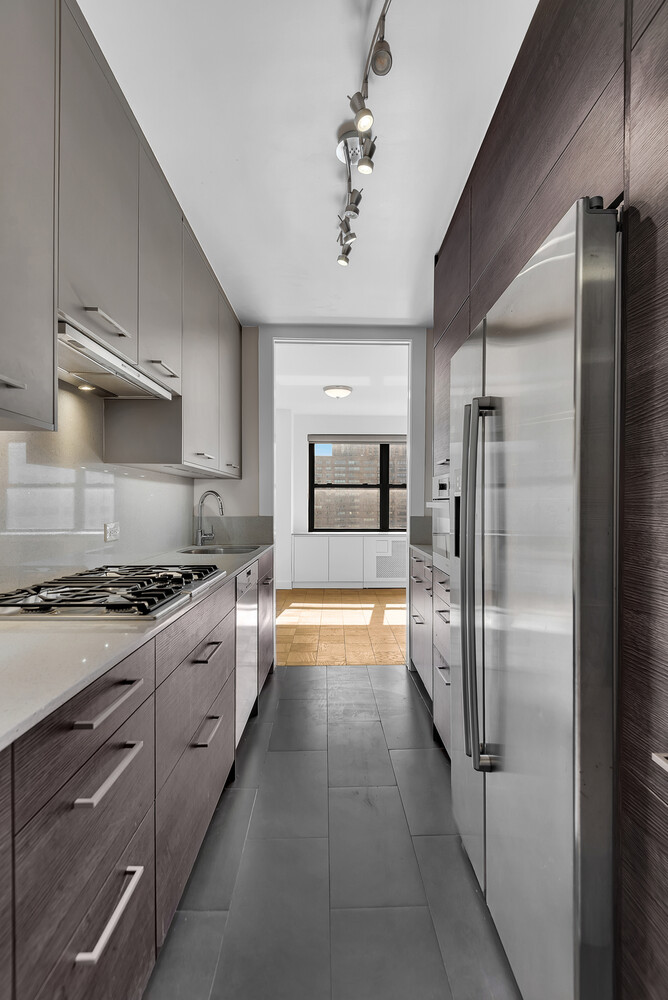 185 W END Avenue 25L