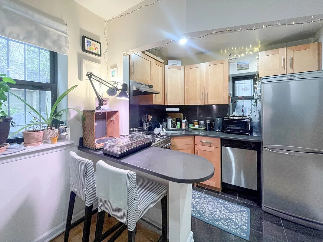 257 W 91ST Street GR