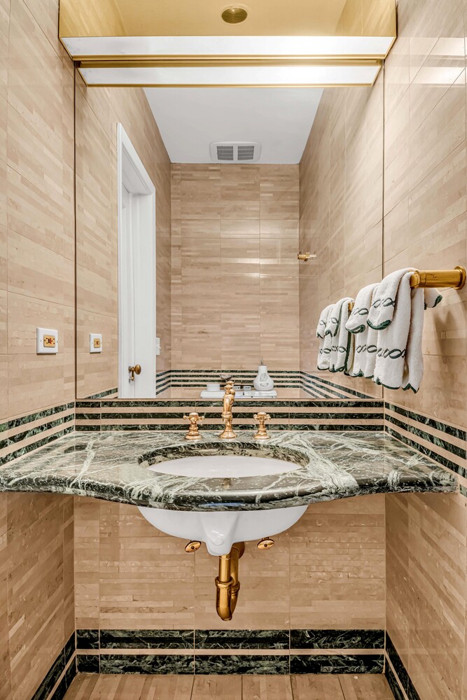 2 W 67TH Street 6/7DE