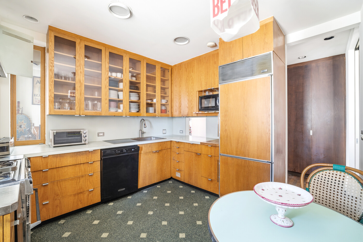 2 W 67TH Street 6/7DE