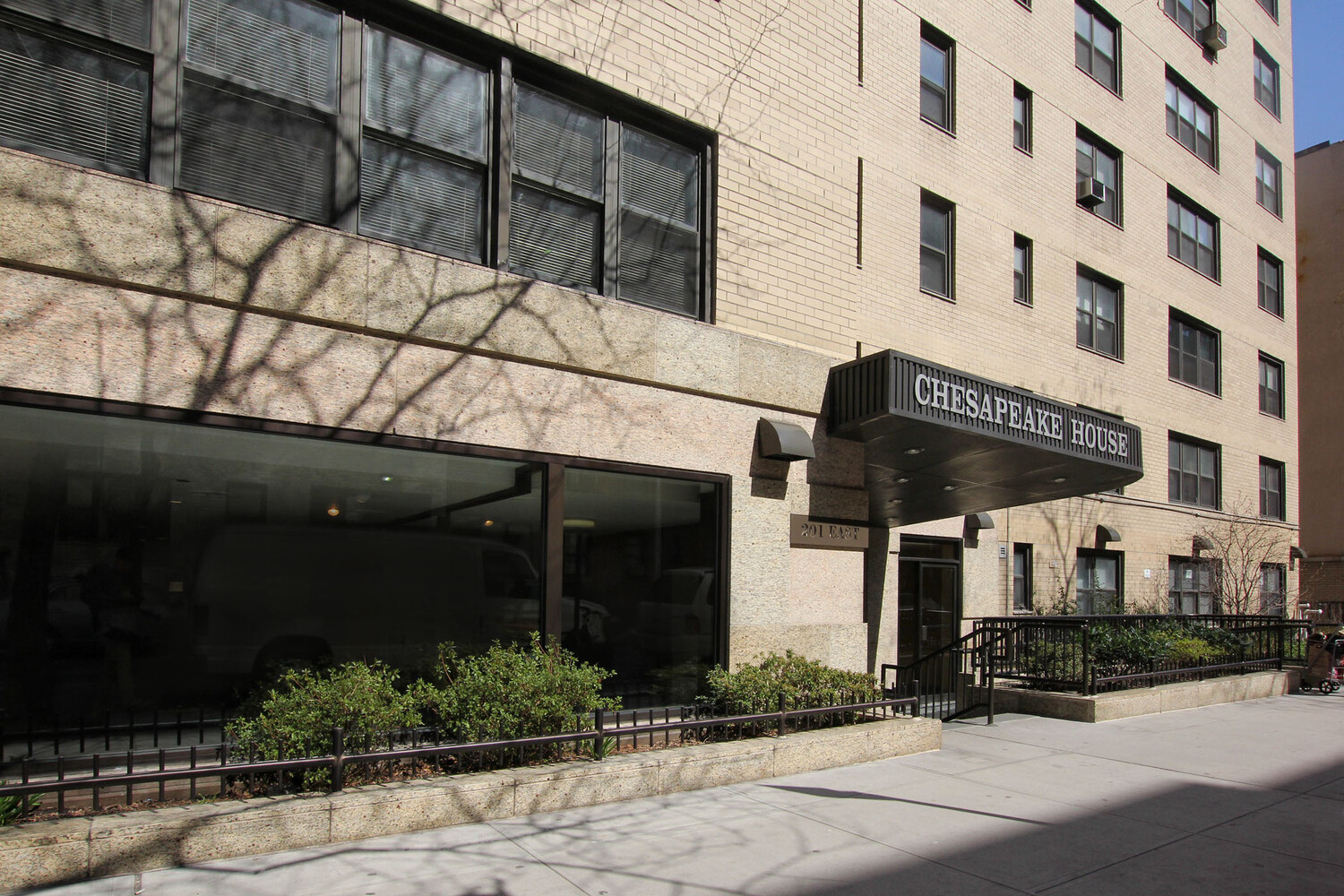 201 E 28TH Street 2R