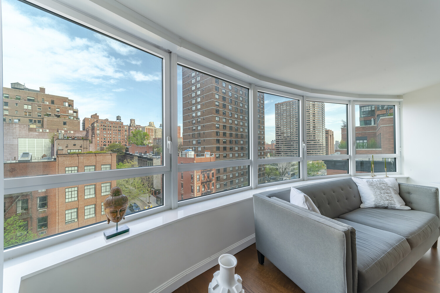 200 E 94TH Street 614