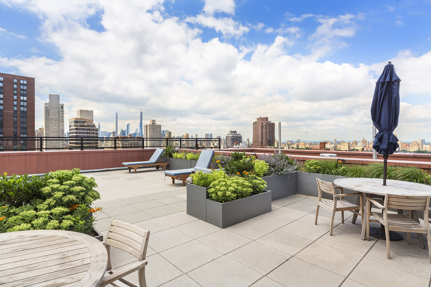 200 E 94TH Street 614