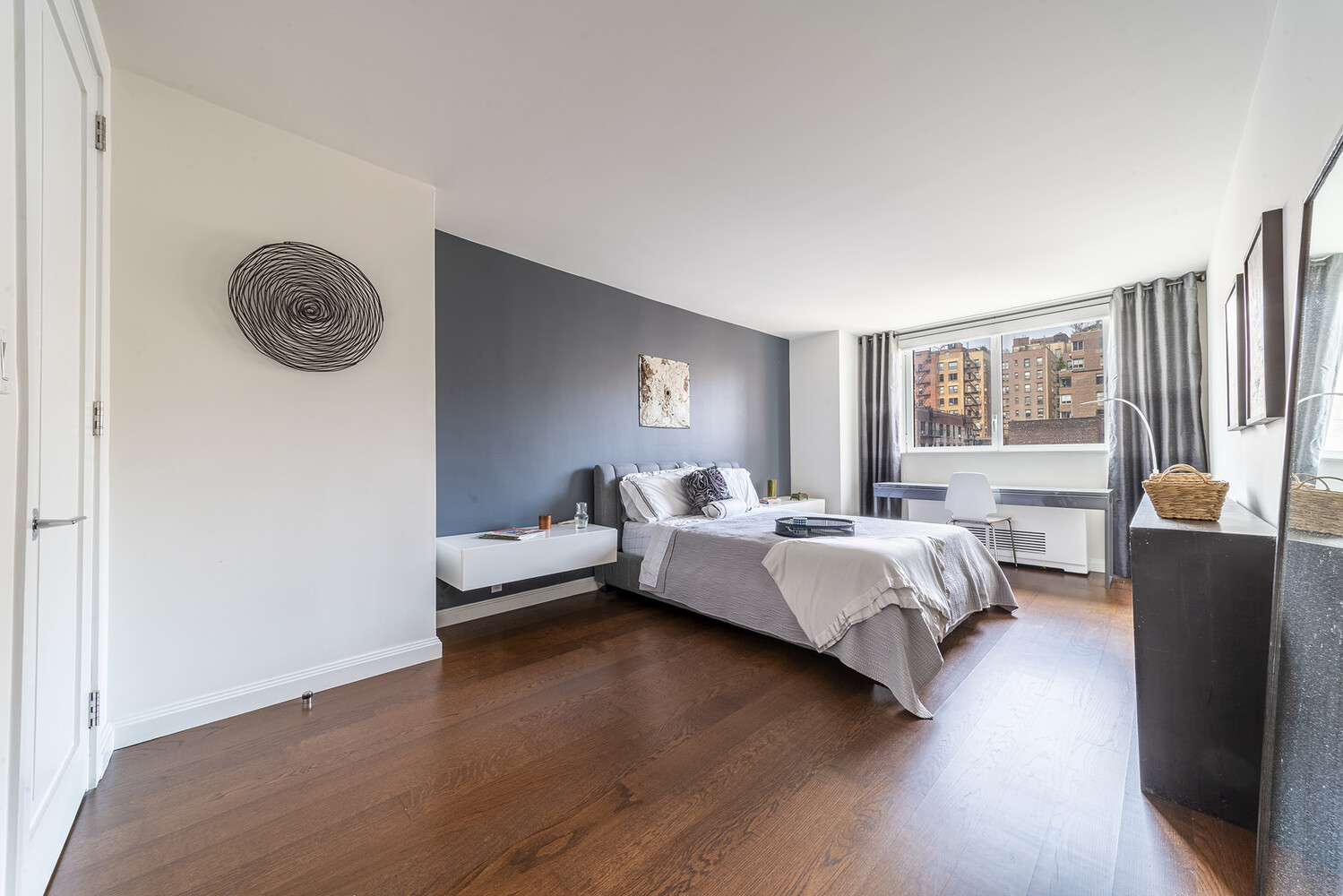 200 E 94TH Street 614