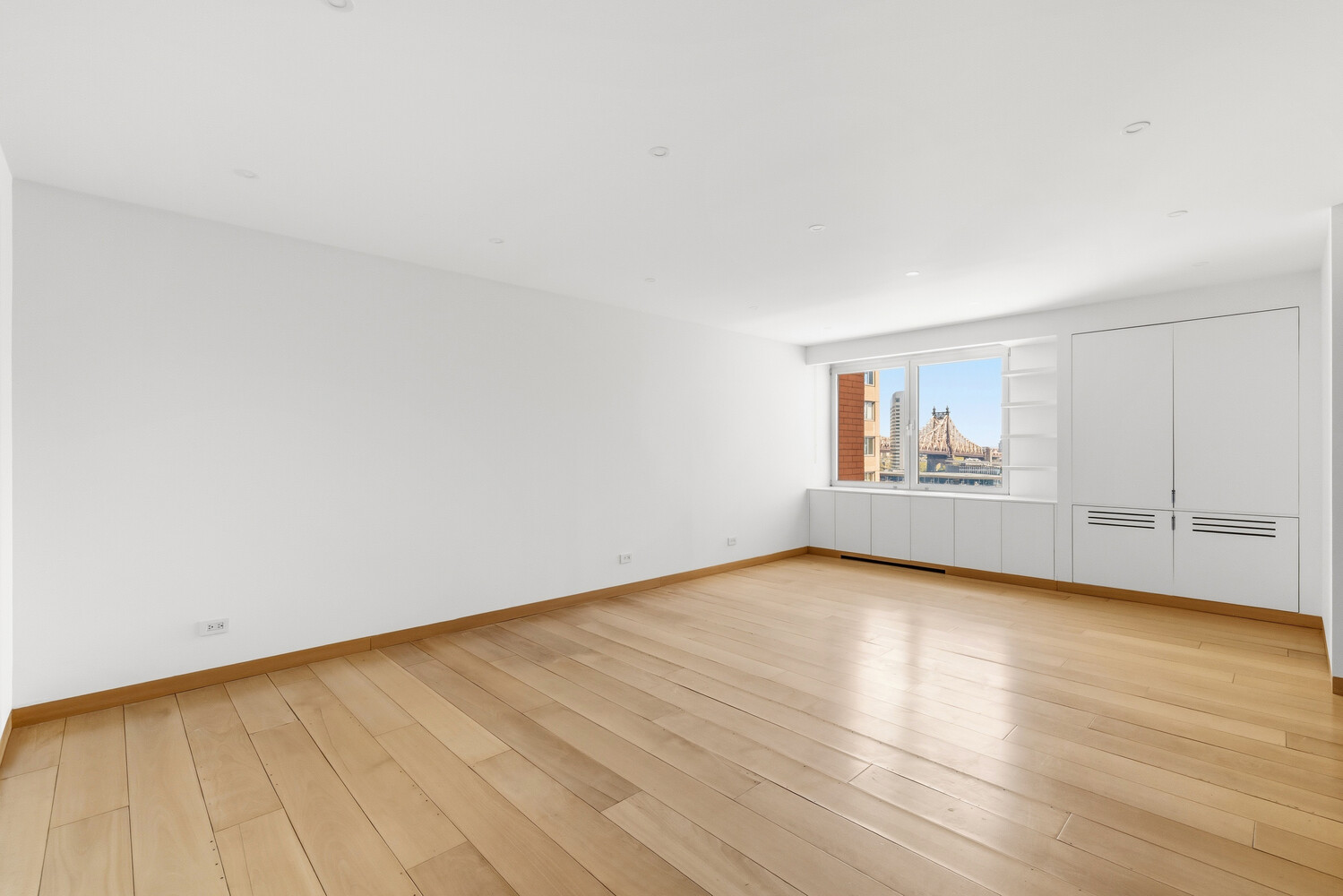 25 SUTTON Place S 14L