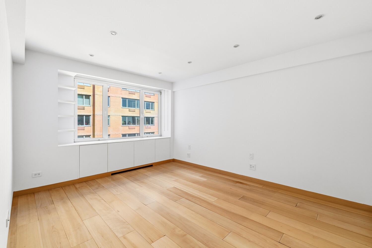 25 SUTTON Place S 14L
