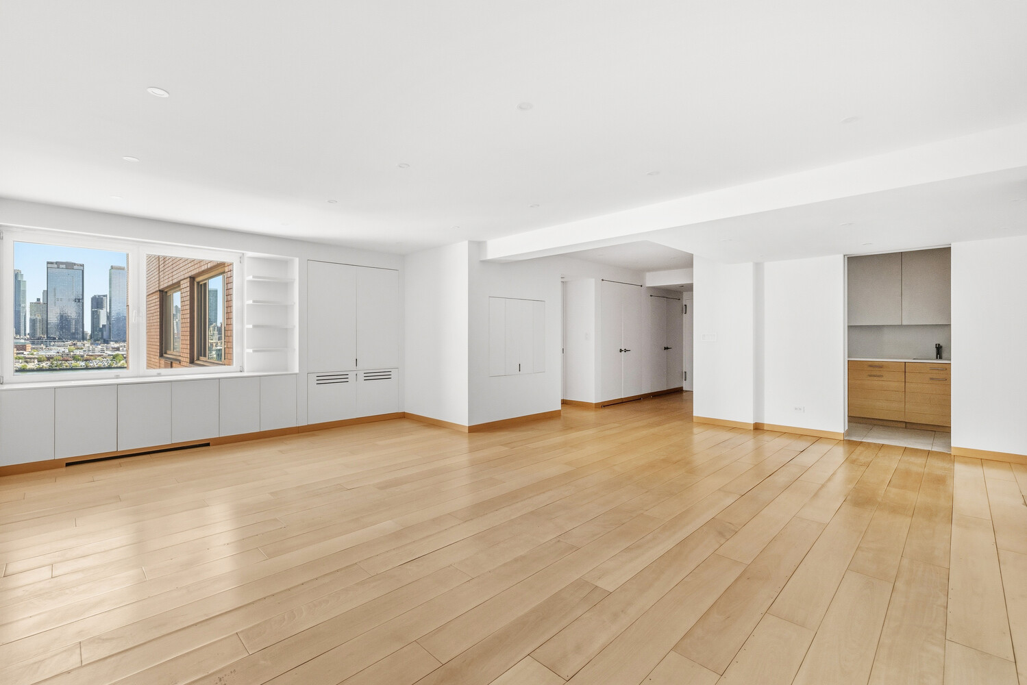 25 SUTTON Place S 14L