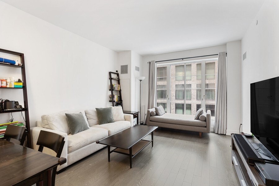 70 CHARLTON Street 5E