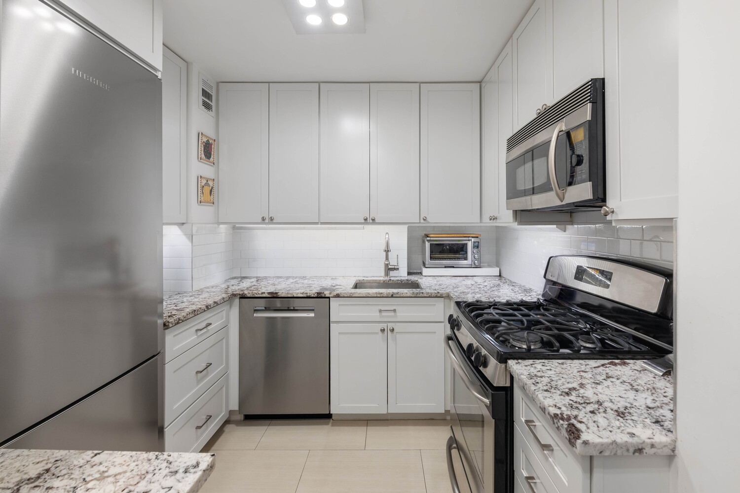 301 E 69TH Street 4K