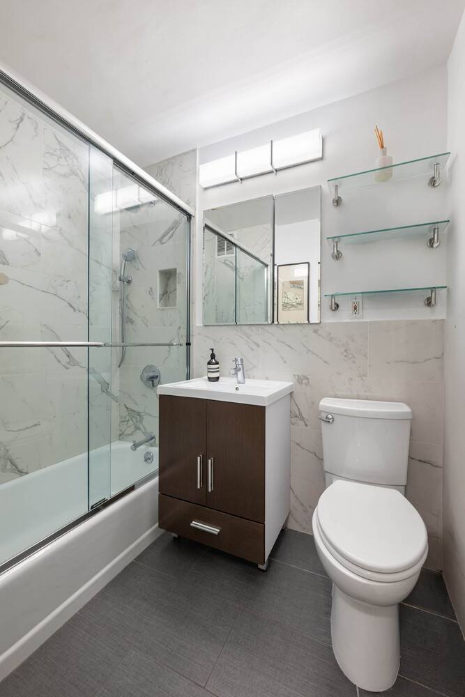 301 E 69TH Street 4K