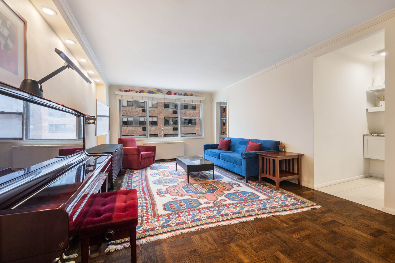 301 E 69TH Street 4K