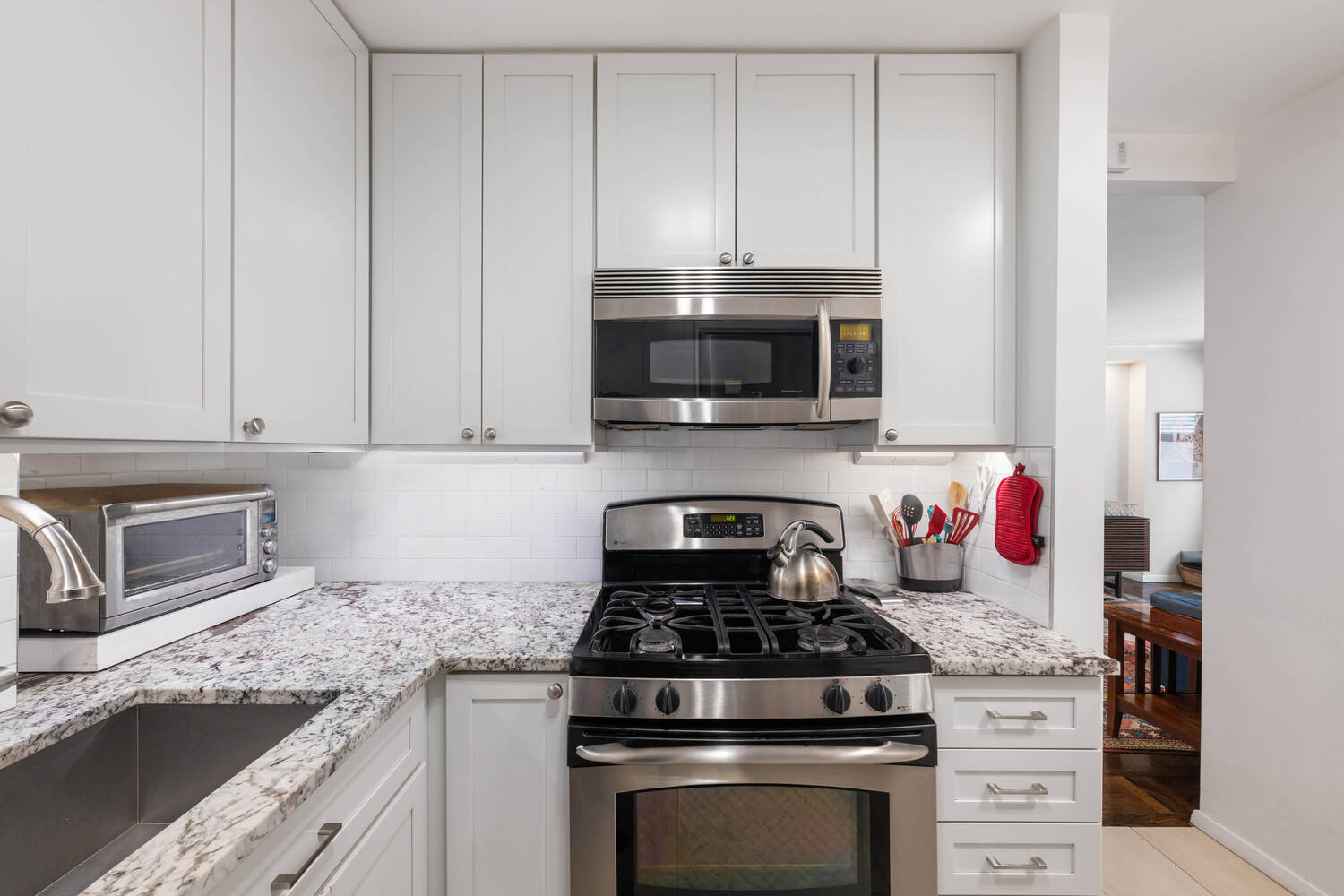 301 E 69TH Street 4K