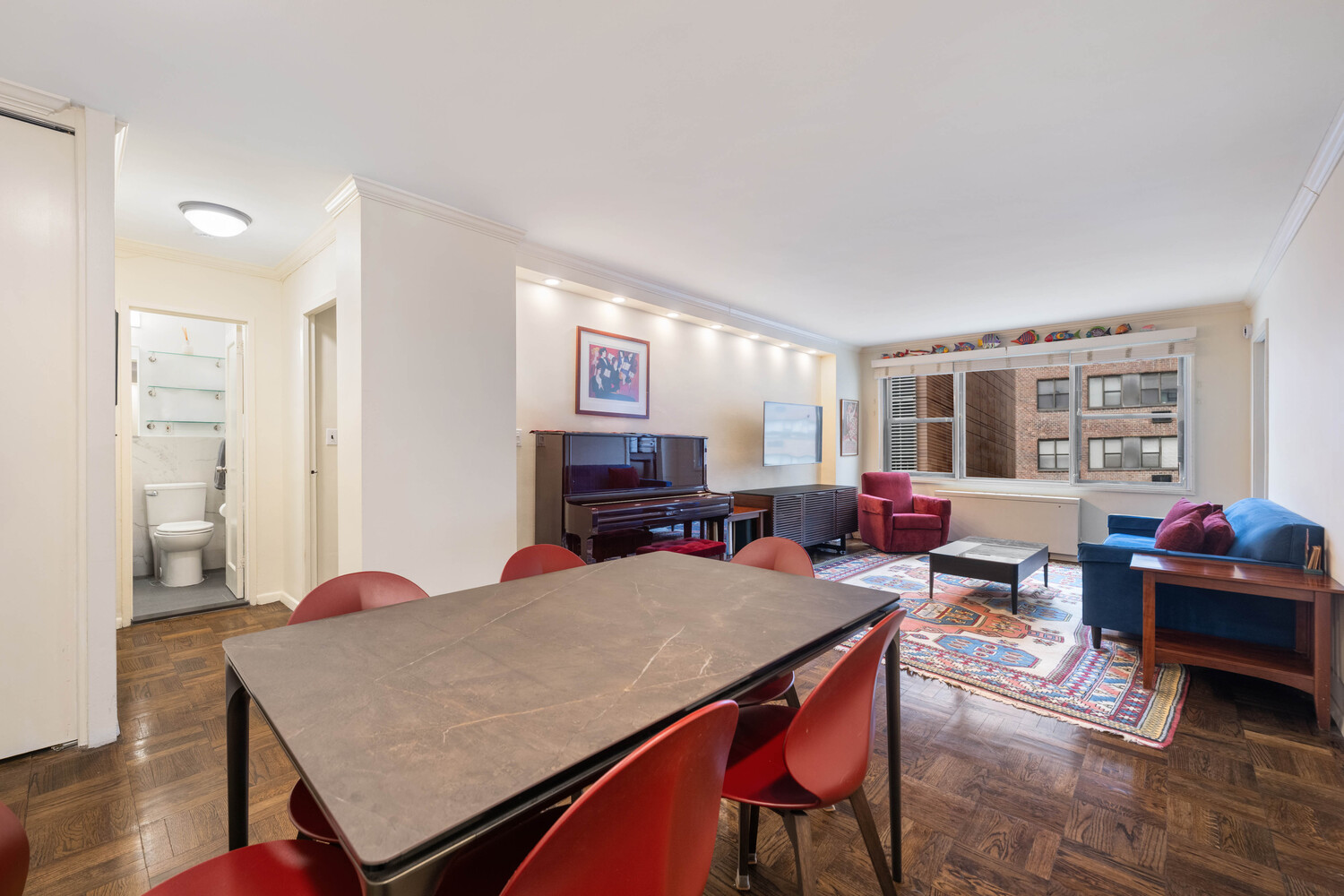 301 E 69TH Street 4K