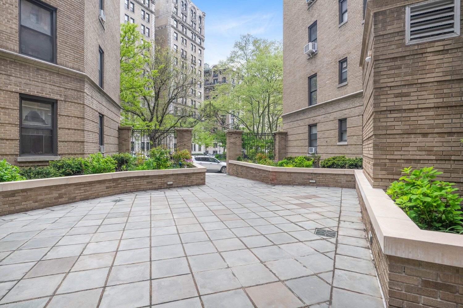 779 RIVERSIDE Drive B31