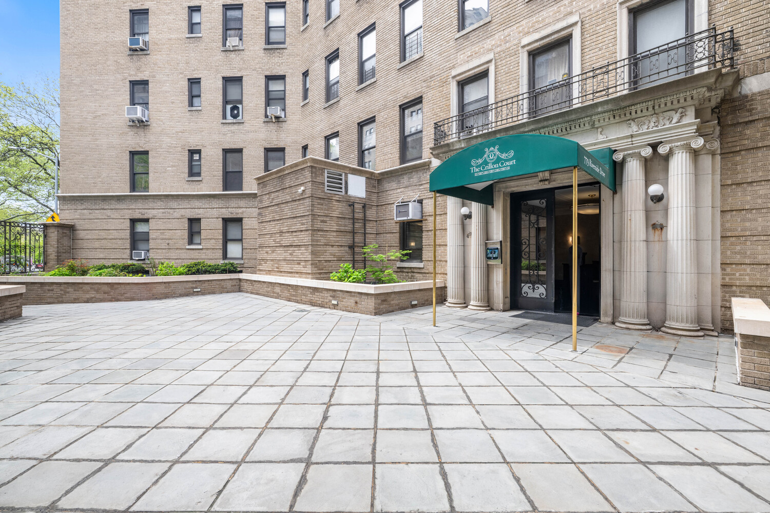779 RIVERSIDE Drive B31