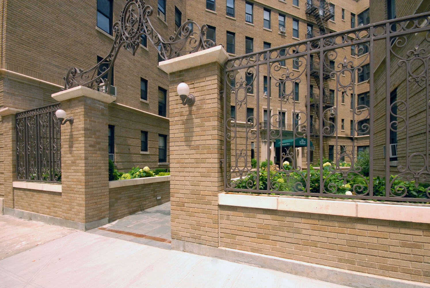 779 RIVERSIDE Drive B31
