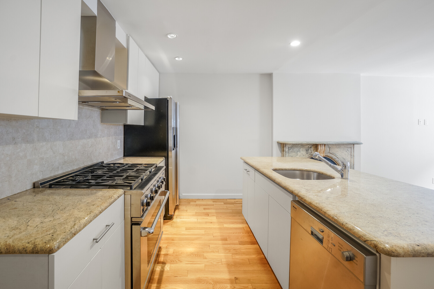 459 W 47TH Street GRDN