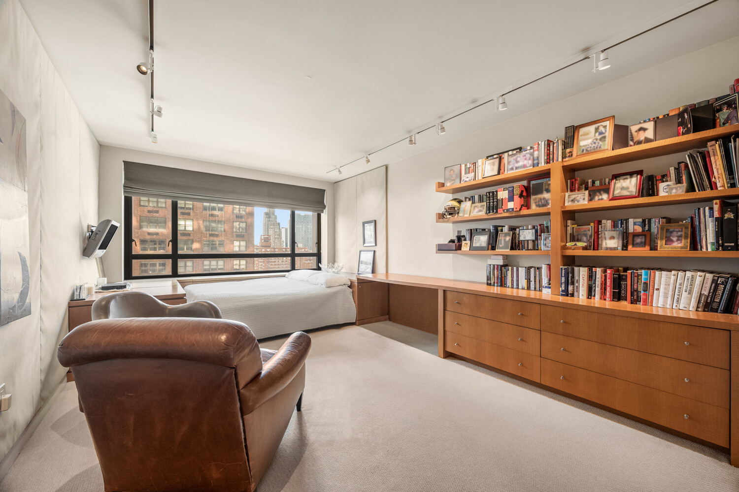 190 E 72ND Street 17AB