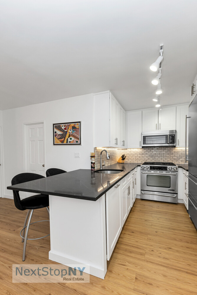 400 E 56TH Street 35S