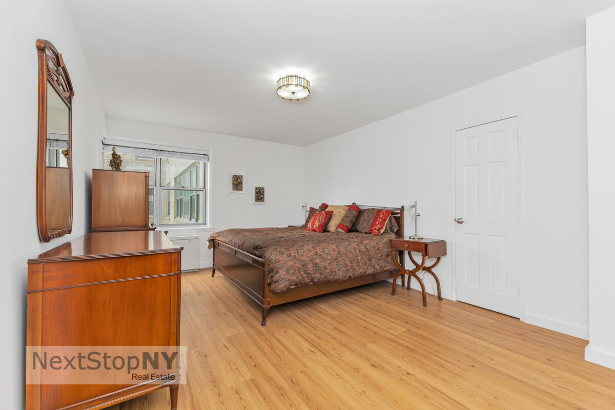 400 E 56TH Street 35S