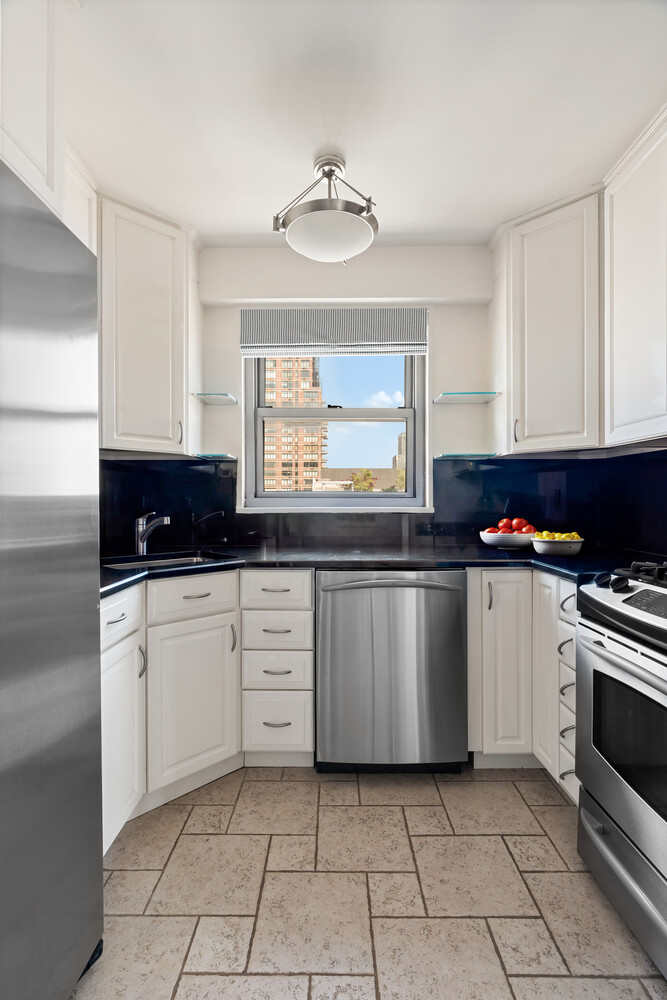 360 E 72ND Street C2501