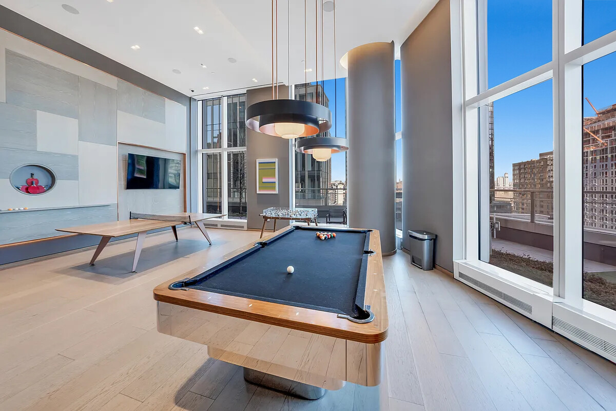 1 CITY Point 48A