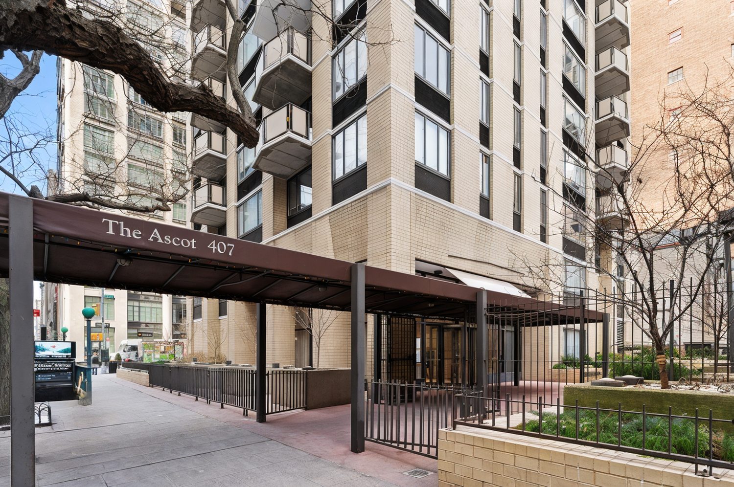 407 PARK Avenue S 17A