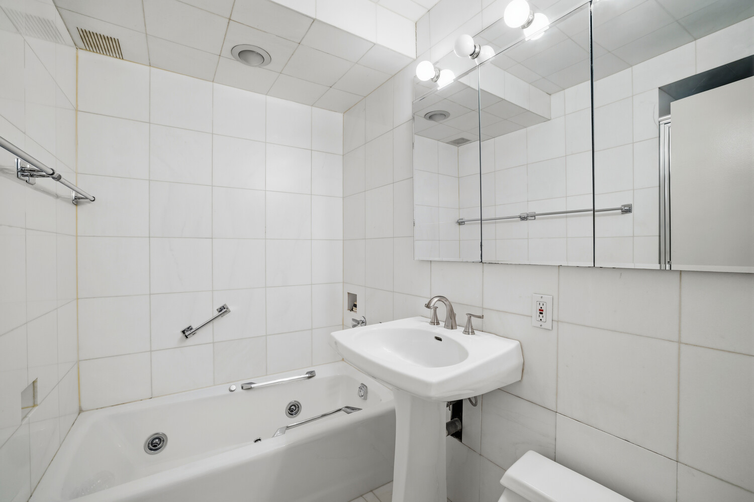 170 W END Avenue 18D