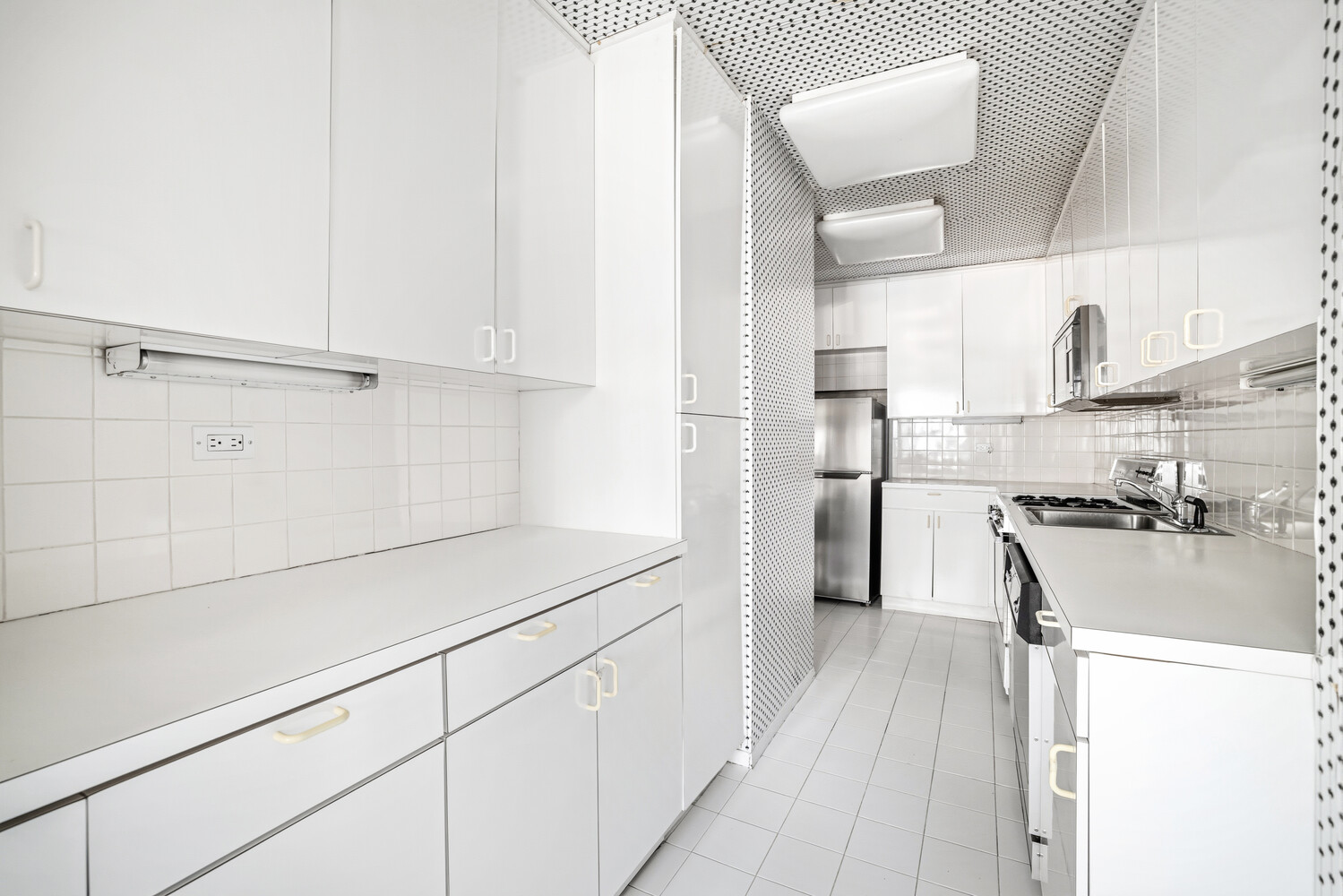 170 W END Avenue 18D