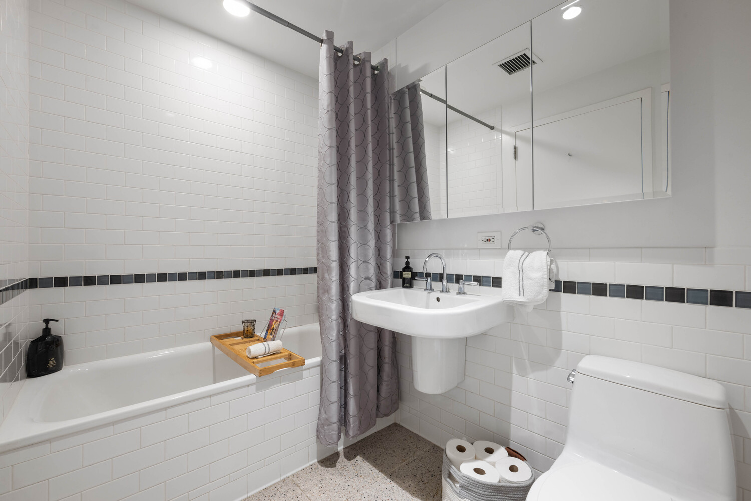 201 W 17TH Street 6C