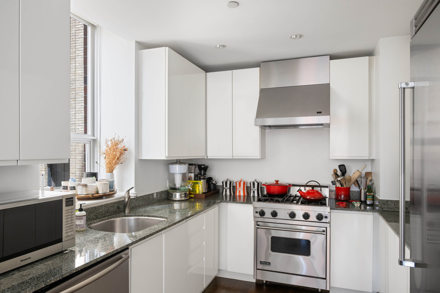 201 W 17TH Street 6C