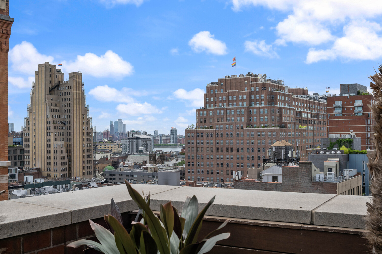 201 W 17TH Street 6C