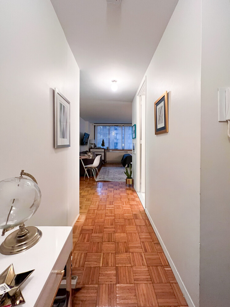235 E 40TH Street 12I