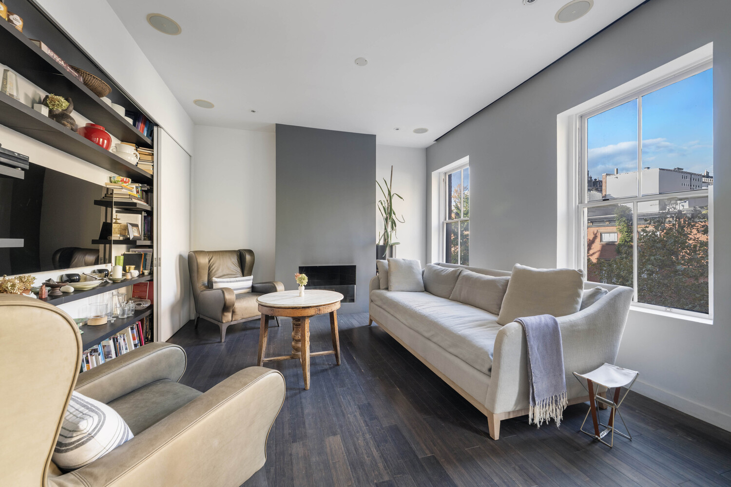 12 W 10TH Street 4