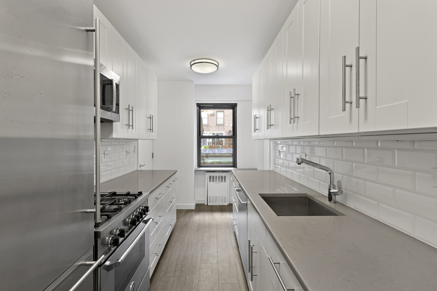 16 SUTTON Place 2B