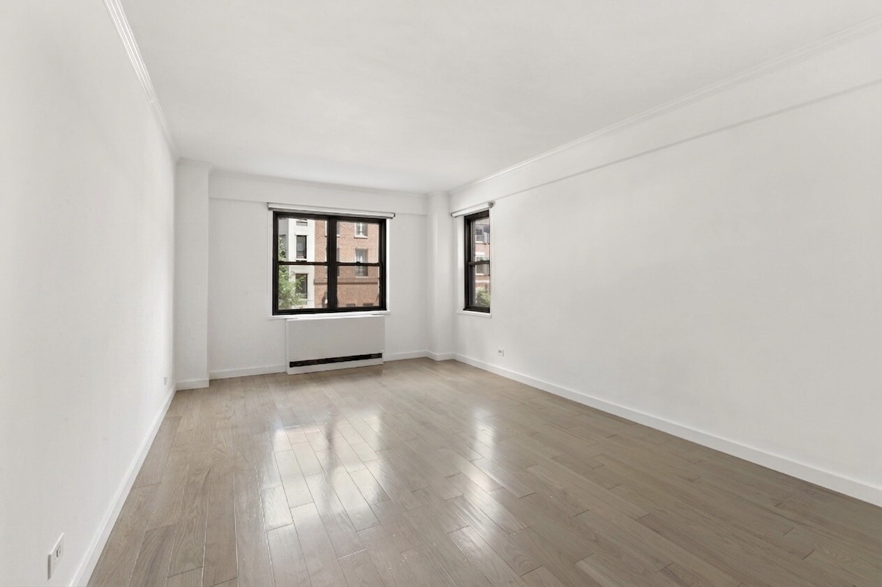 16 SUTTON Place 2B