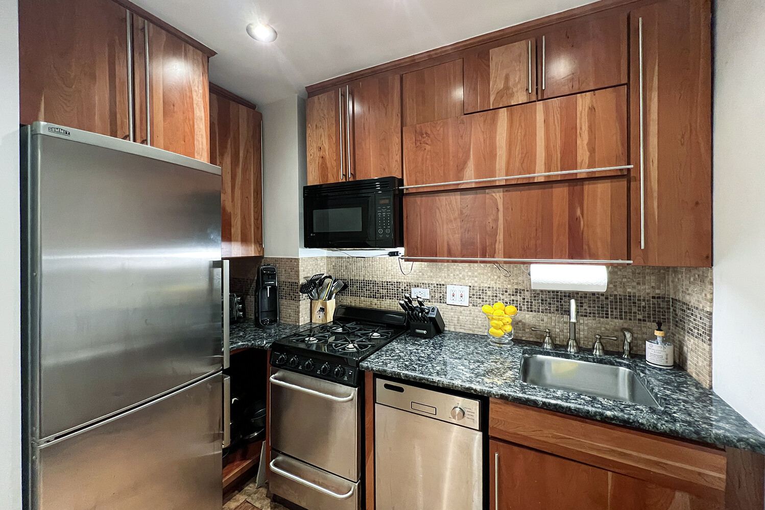 60 E 9TH Street 441