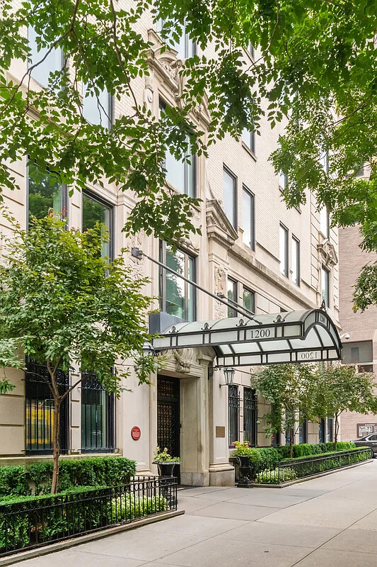 1200 5TH Avenue 1F