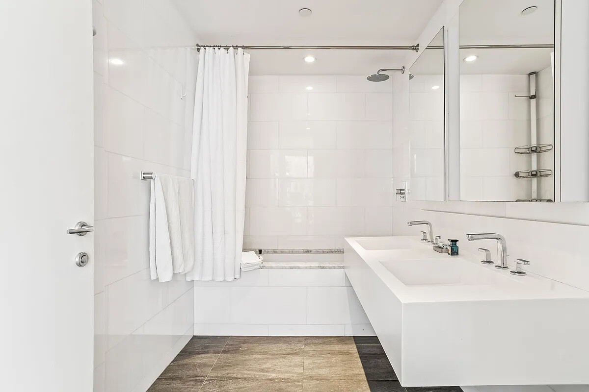 250 BOWERY 5A