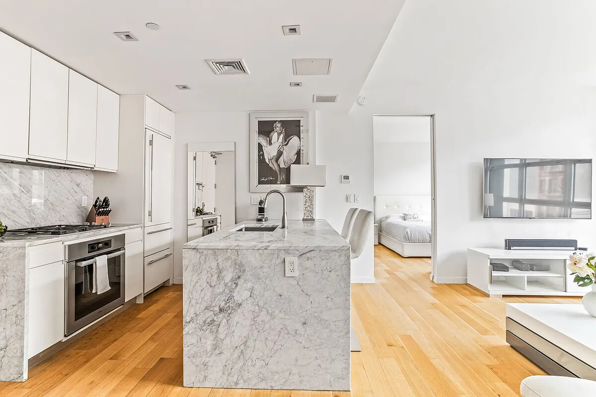 250 BOWERY 5A
