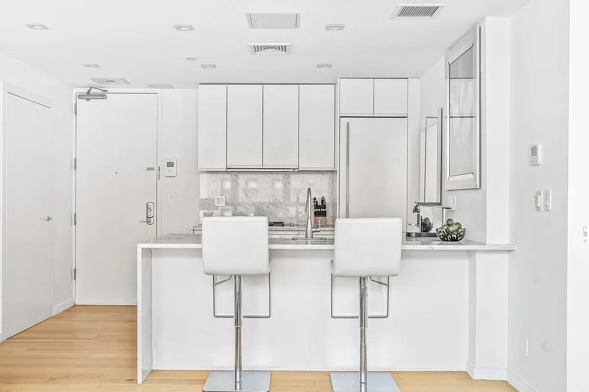 250 BOWERY 5A