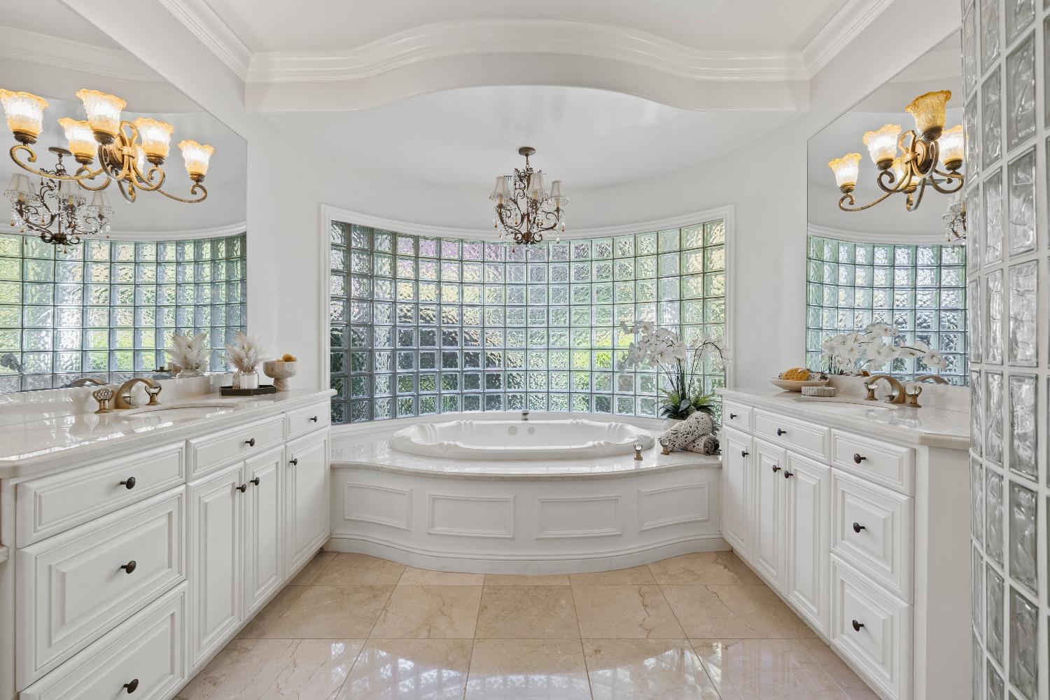 9020 Camino Del Avion