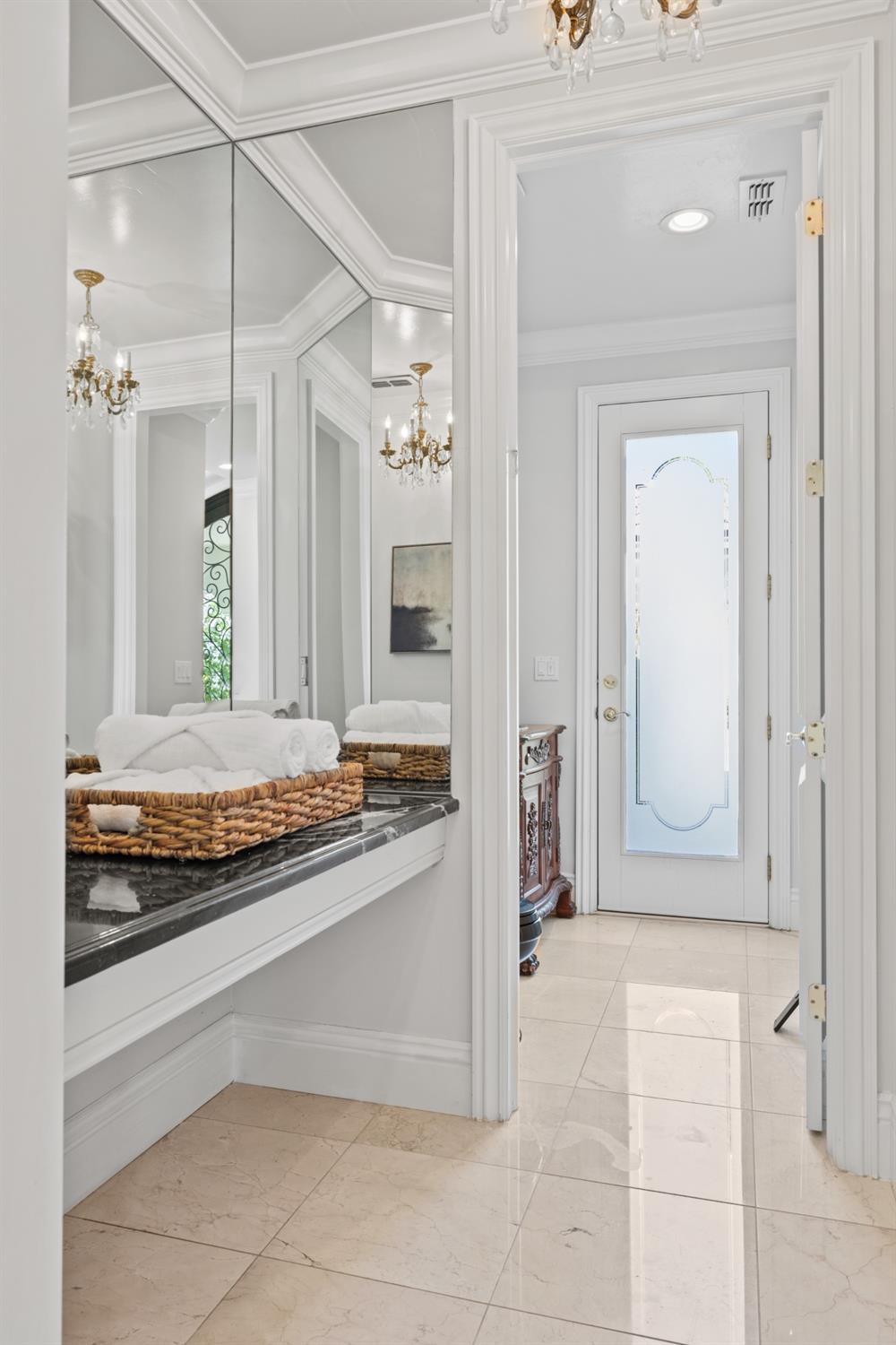 9020 Camino Del Avion