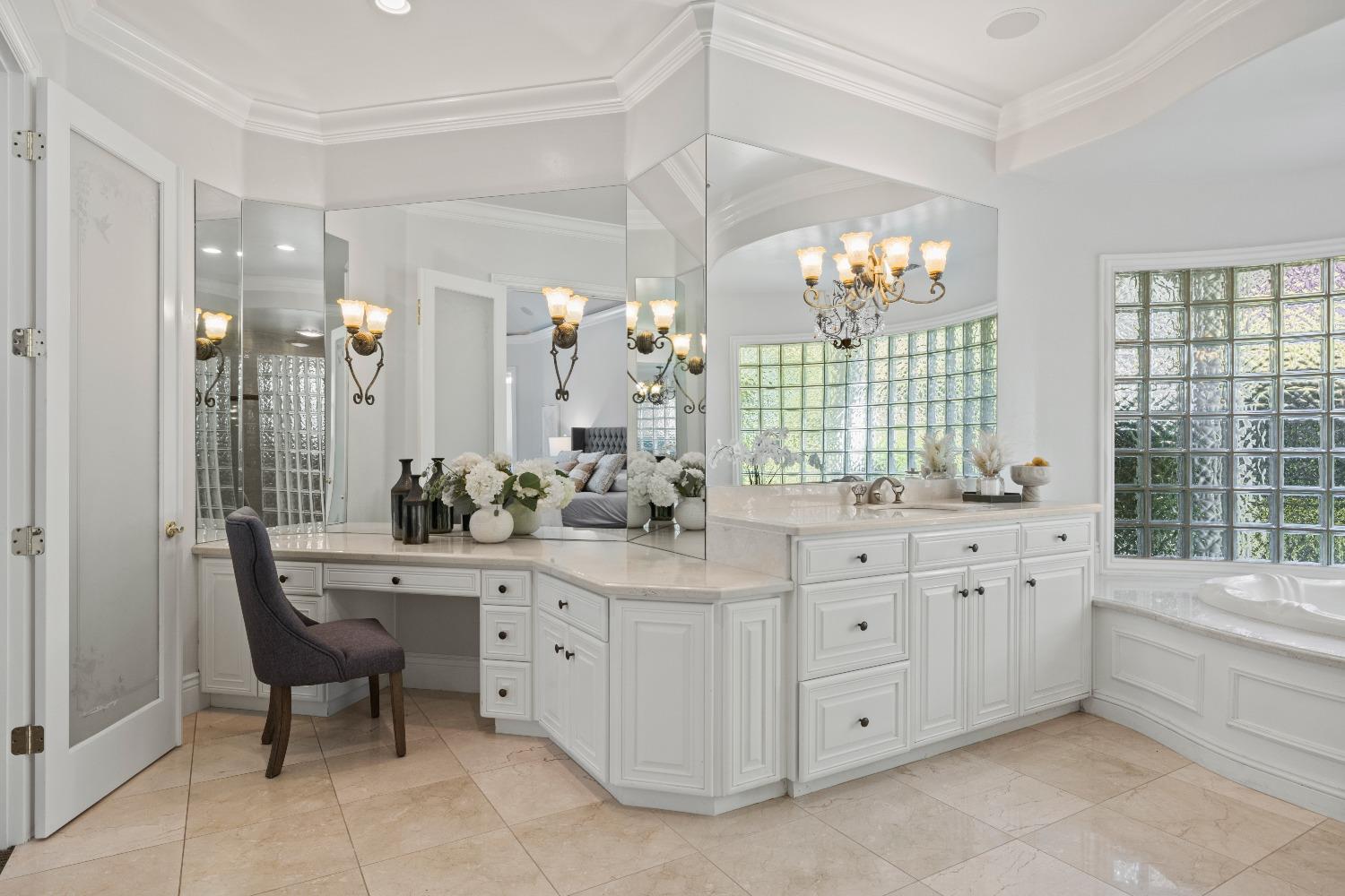 9020 Camino Del Avion