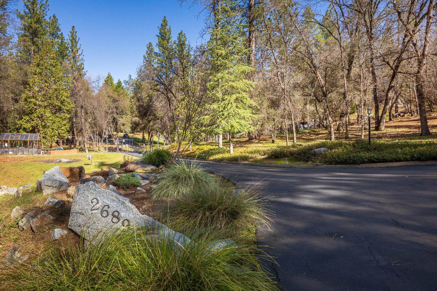 2689 Ivy Knoll Drive