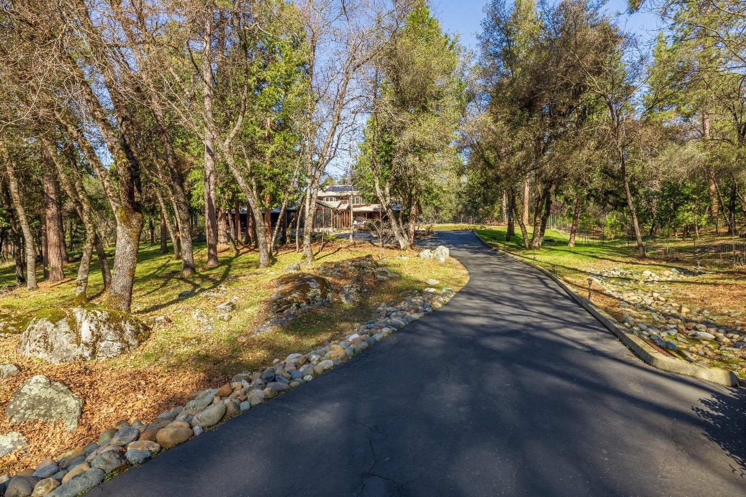 2689 Ivy Knoll Drive